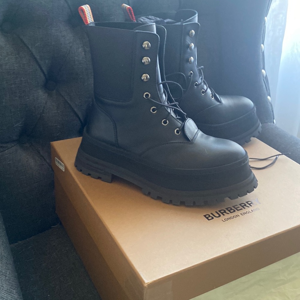 Combat boots